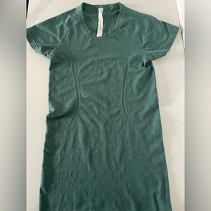 Lululemon swiftly top size 4